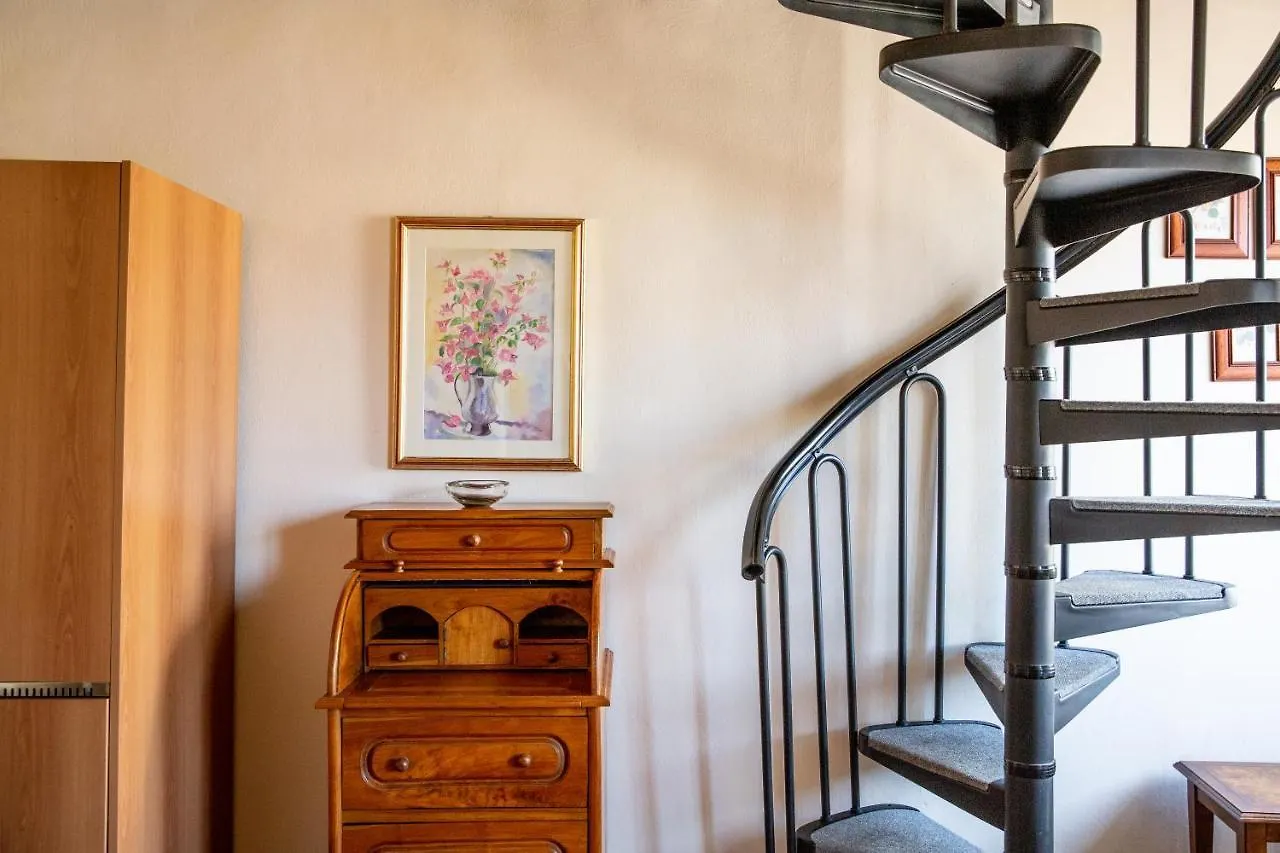 Tranquil Suite Near David Florenz